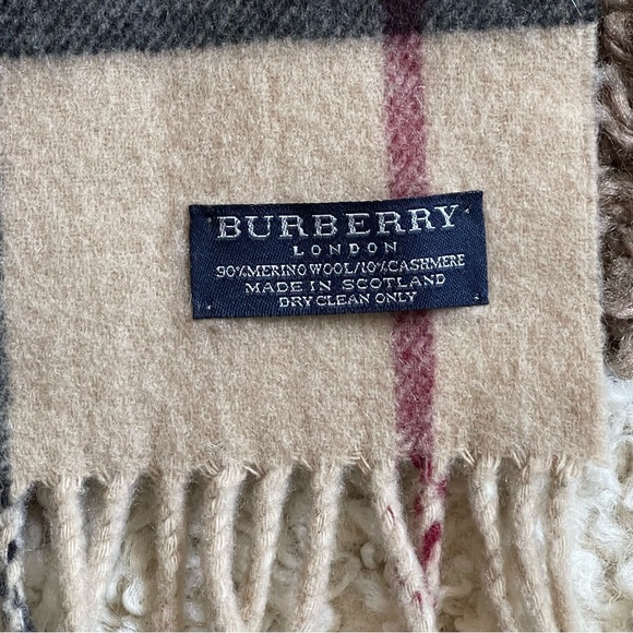 Burberry Cashmere/Wool Classic Check Scarf - Picture 3 of 8